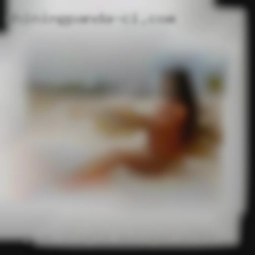 I am single, and swinger wife ready to mingle.